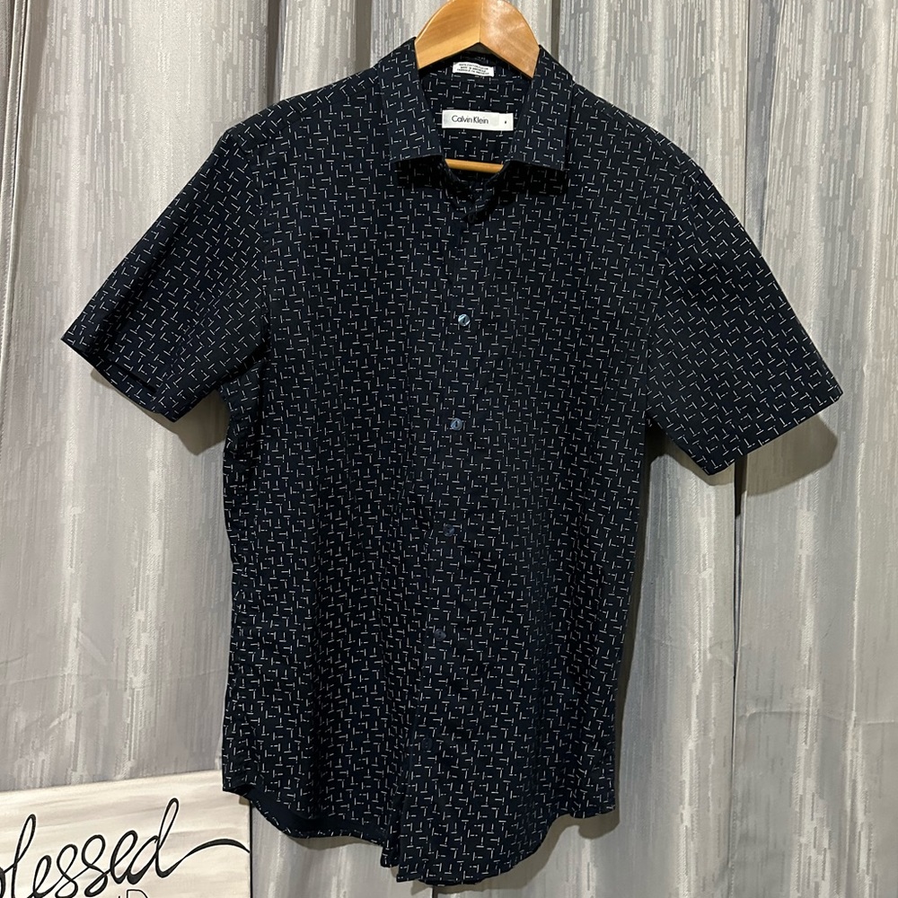 Calvin Klein | Men’s Geo Print Button Down
